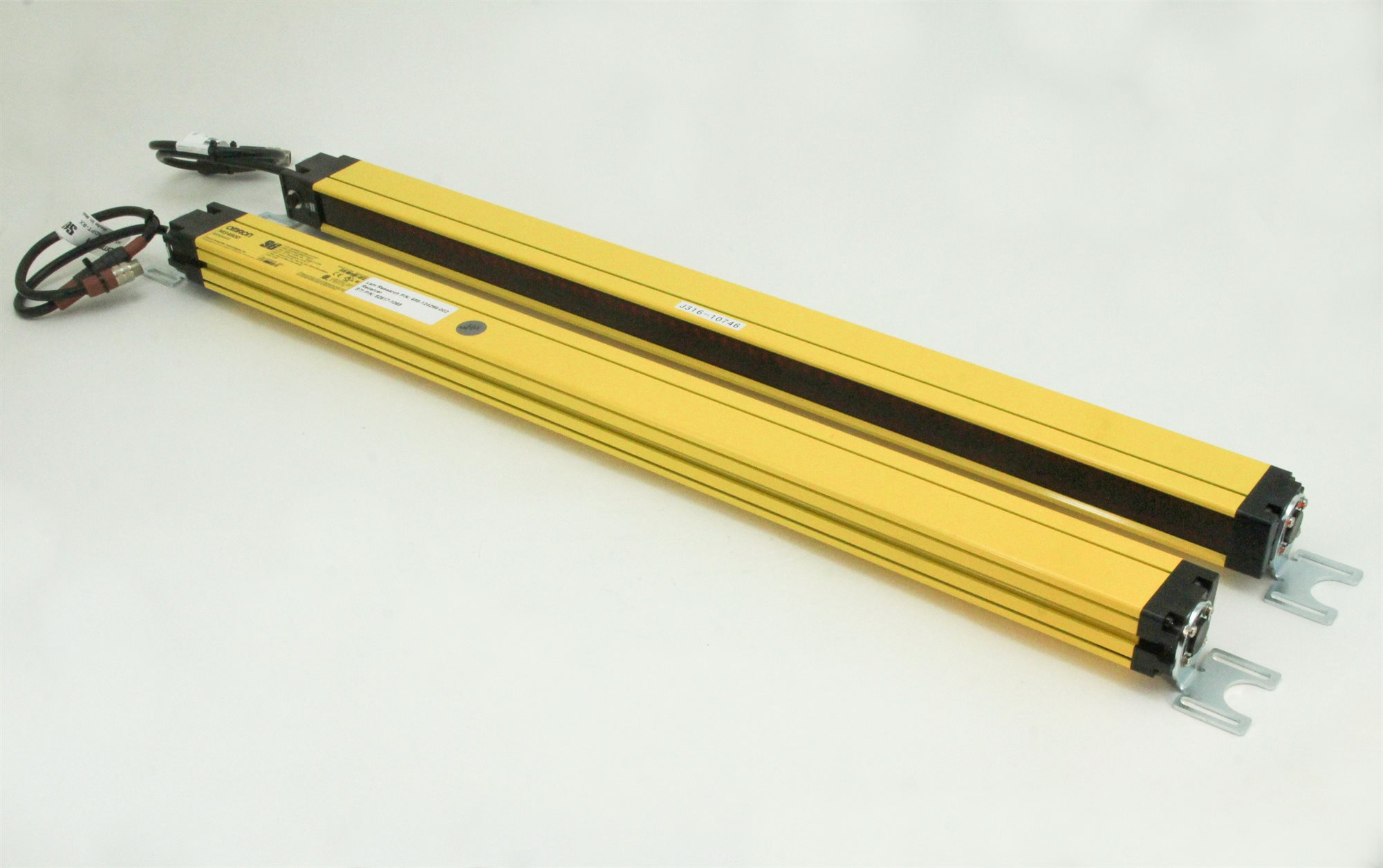 、 10746 OMRON LIGHT CURTAIN TRANSMITTER W/ RECEIVER MS4800B-20-0680